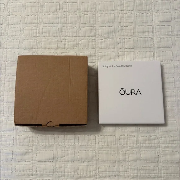 Oura Gold Smart Ring - Picture 5 of 8